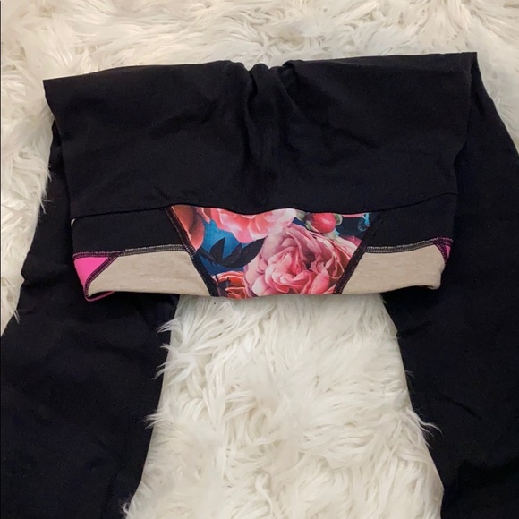 Lululemon flower waist legging - Picture 3 of 3